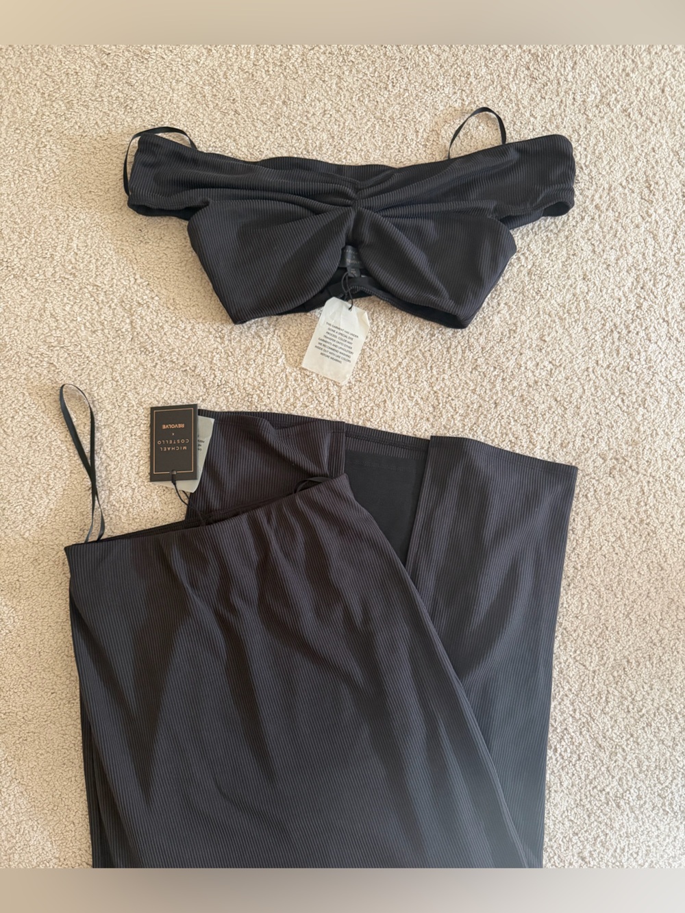 Revolve | 2 pc set - Picture 2 of 4